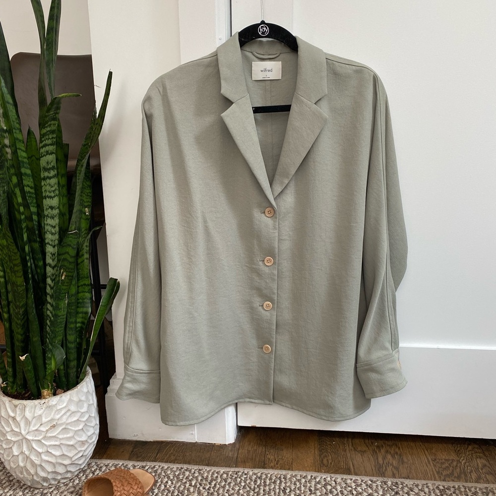 Aritzia Wilfred Flowy Button Up